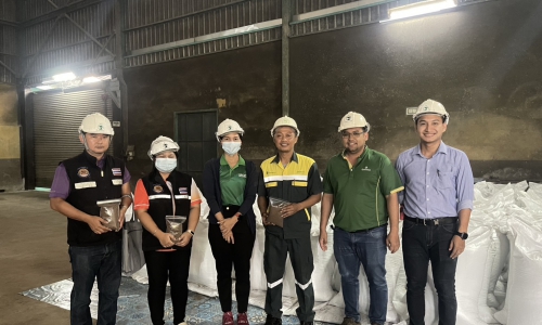 ปศุสัตว์กระบี่ สุ่มเก็บตัวอย่างอาหารสัตว์ตามพระราชบัญญัติควบคุมคุณภาพอาหารสัตว์ พ.ศ.2558