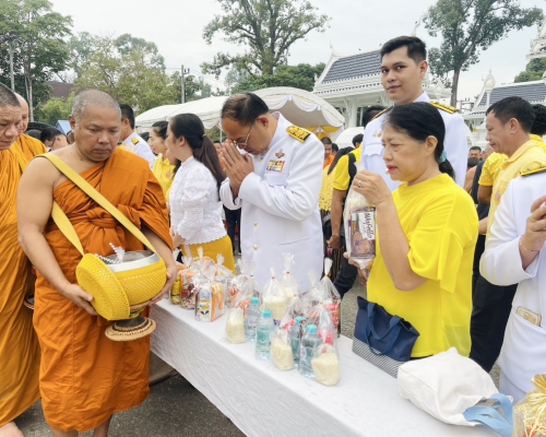 ปศุสัตว์จังหวัดกระบี่ ร่วมพิธีเจริญพระพุทธมนต์และทำบุญตักบาตรถวายพระกุศล เนื่องในวันคล้ายวันพระบรมราชสมภพ พระบาทสมเด็จพระบรมชนกาธิเบศร มหาภูมิพลอดุลยเดชมหาราช บรมนาถบพิตร วันชาติ และวันพ่อแห่งชาติ 5 ธันวาคม 2567